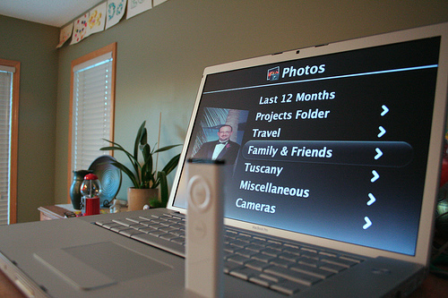 iPhoto + Front Row (by D'Arcy Norman)